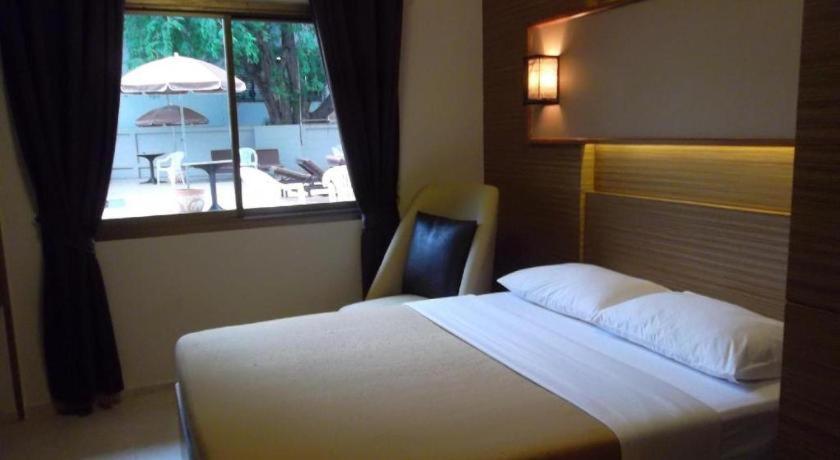 Honey Lodge Pattaya Bagian luar foto
