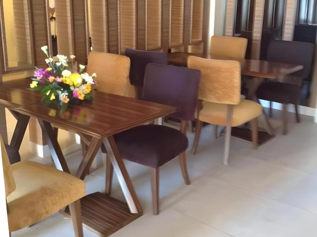 Honey Lodge Pattaya Bagian luar foto
